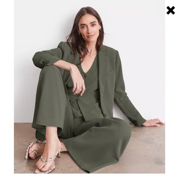 LOFT Versa Crepe Drape Relaxed Women's Blazer - Picture 3 of 9